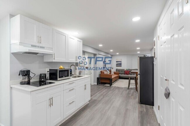 Building Photo - 211 Park Ave