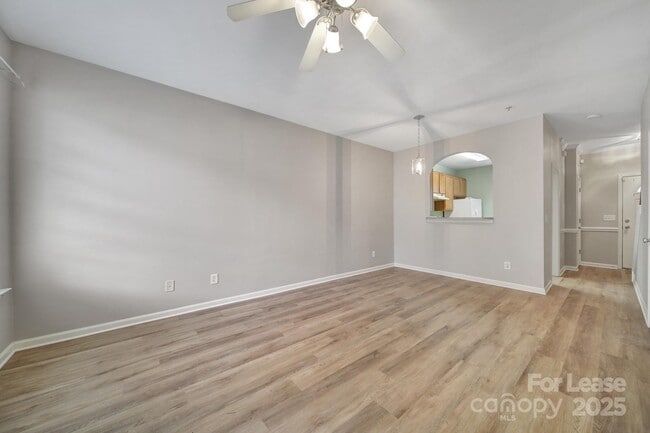 Building Photo - 5037 Sunset Ridge Ct