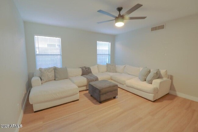 Building Photo - 113 S Ocean Dr