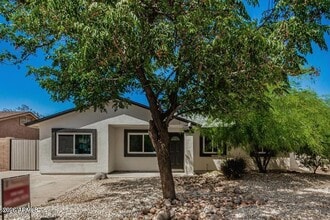 Building Photo - 1008 W Watson Dr