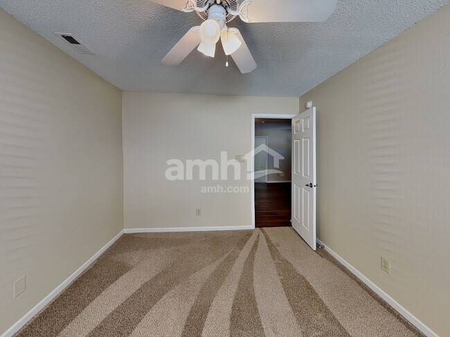 Building Photo - 711 Thornwood Ct