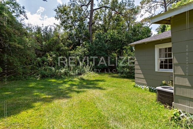 Building Photo - Updated 2 Bed 1 Bath Close to I-10, I-65, and HWY-90