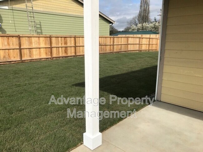 Building Photo - 106 S 21st. St.