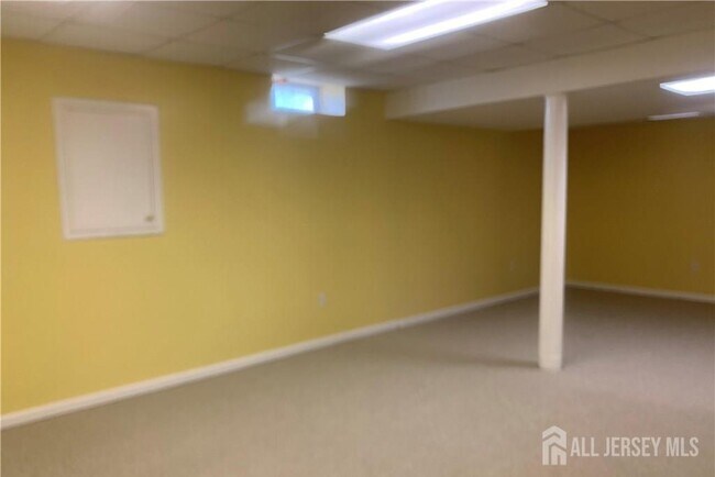 Building Photo - 22 Arbutus Way