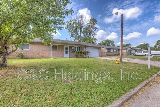 Primary Photo - 20154 E 3rd St