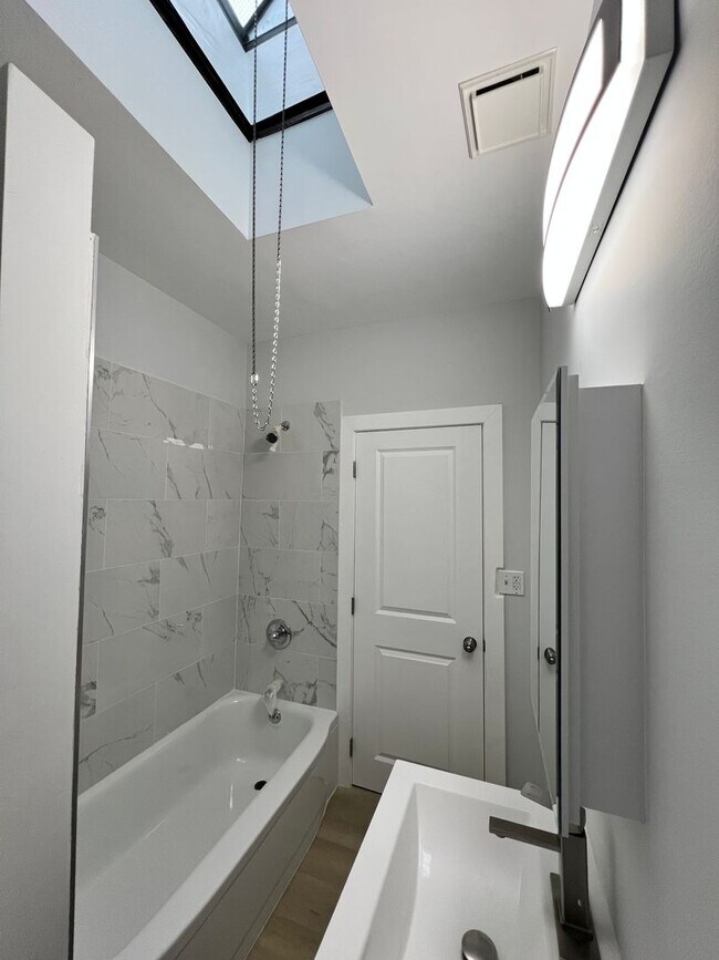 Building Photo - 1502 S Etting St