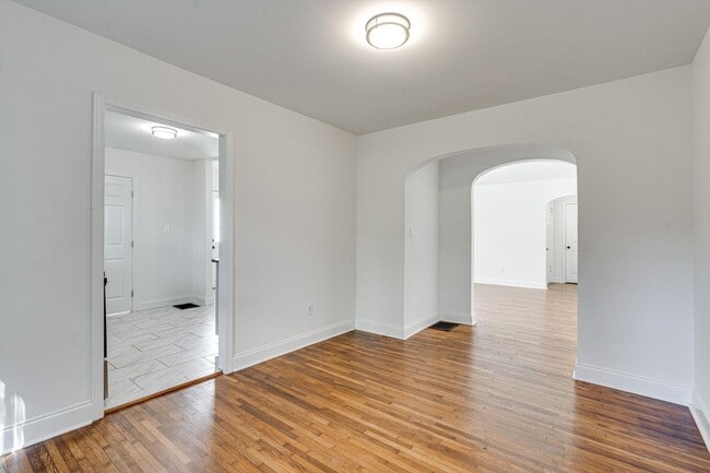 Building Photo - 2/ 1 Home for Rent!