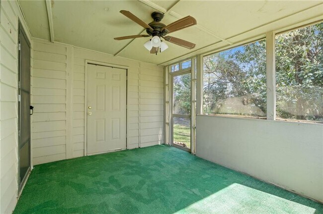 Building Photo - 129 Sandalwood Cir