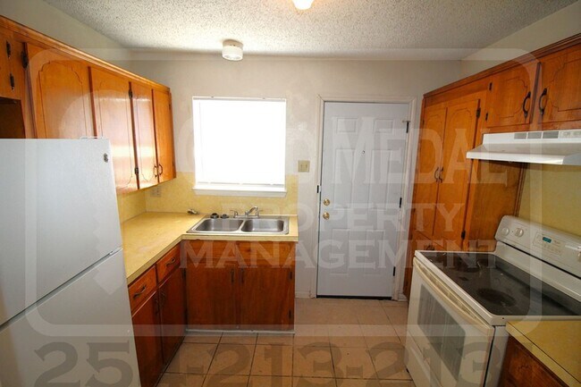 Building Photo - 1706 Cole St