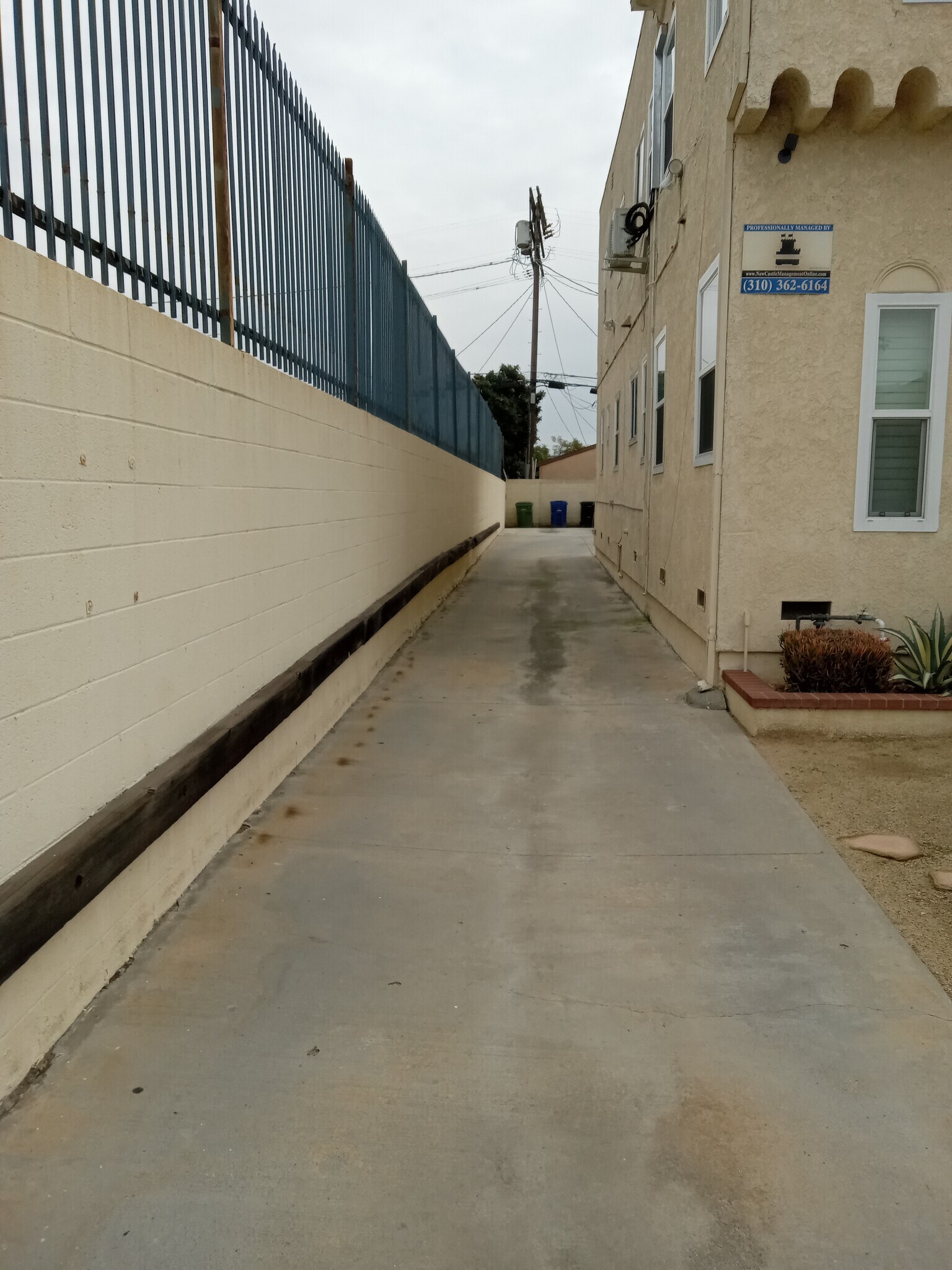 Building Photo - 2216 S Marvin Ave