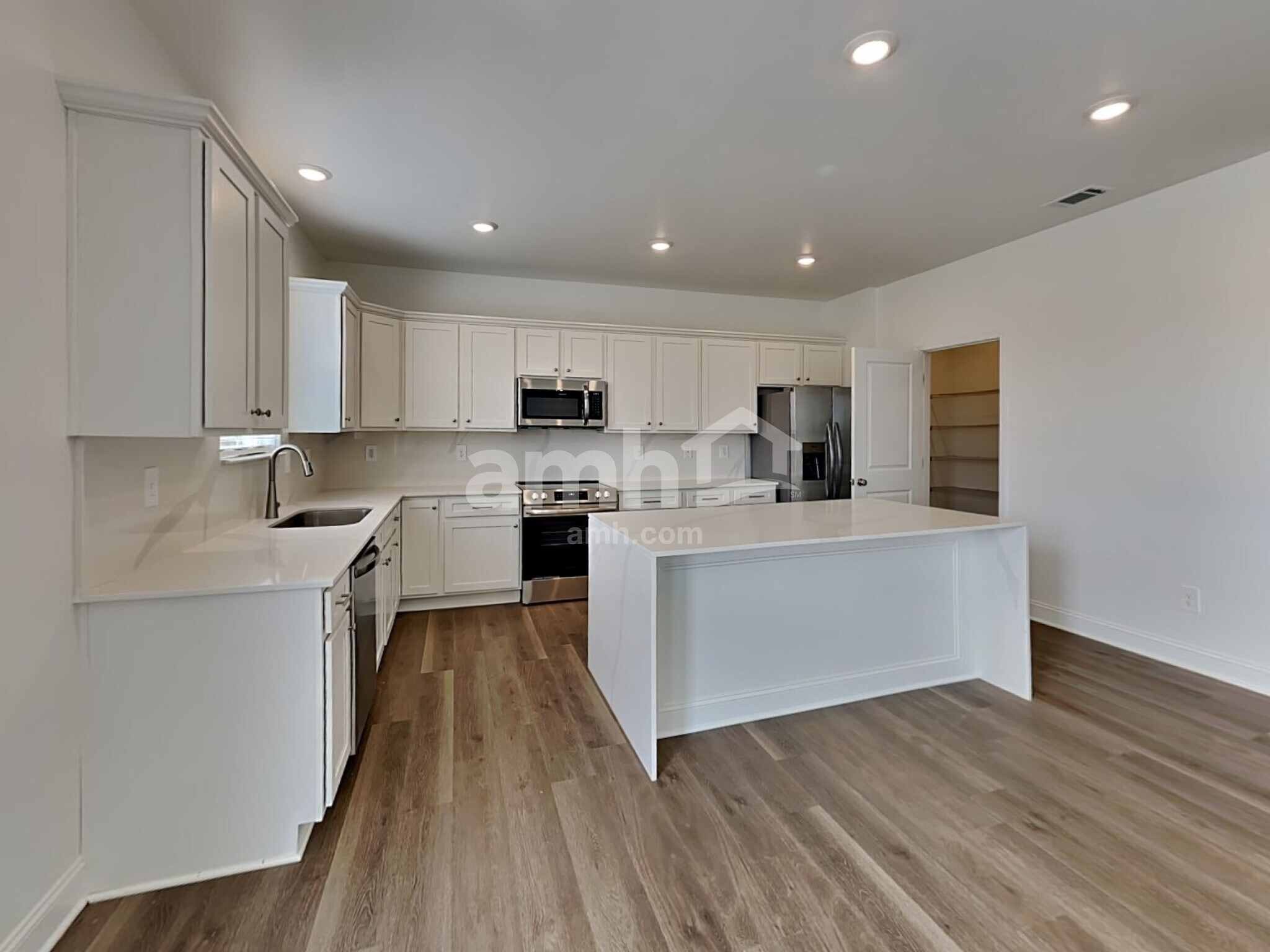 Building Photo - 116 Punderson Dr