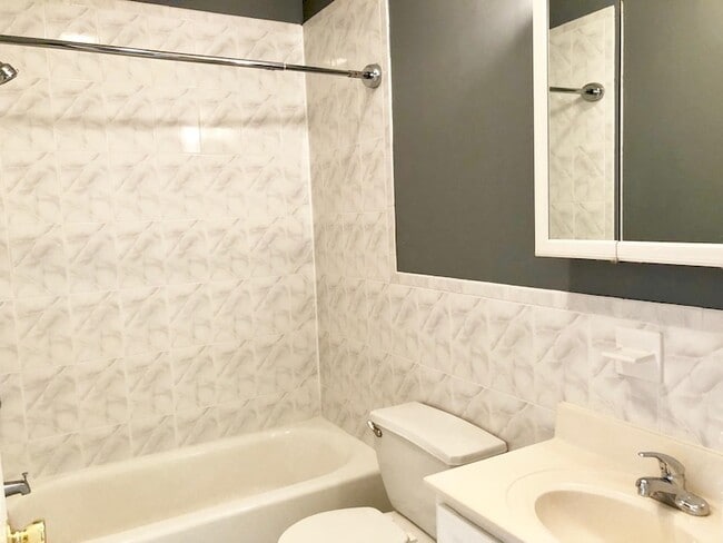 Building Photo - 505 Monroe St