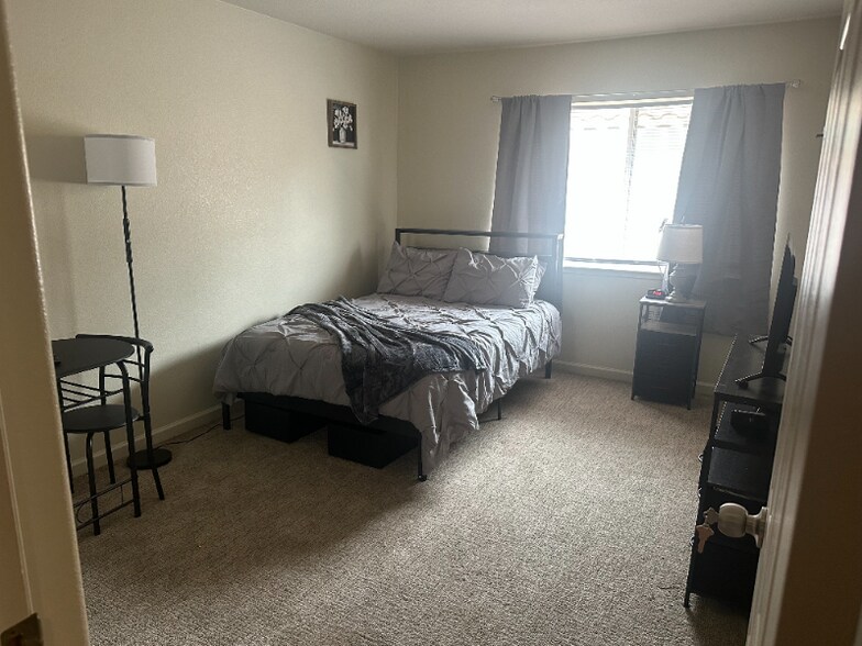 Building Photo - 4437 Rock Island Dr