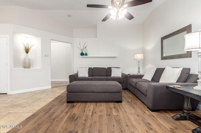 Building Photo - 1020 S Esmeralda