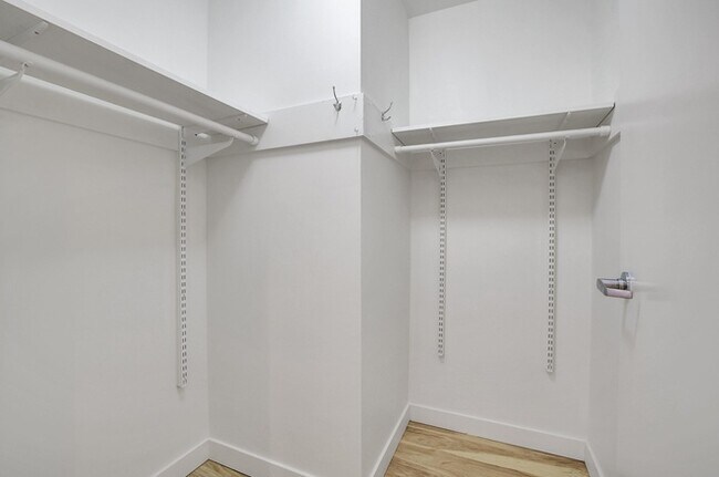 Building Photo - Saint