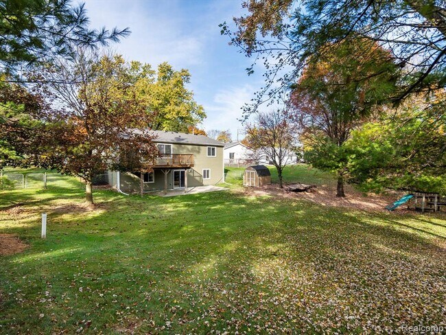 Building Photo - 987 Fairledge St