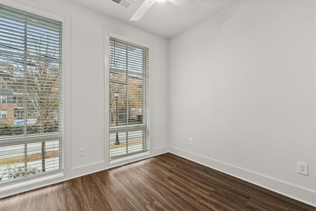 Building Photo - 1274 Longreen Ter NW