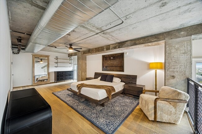 Building Photo - 2000 Bagby St