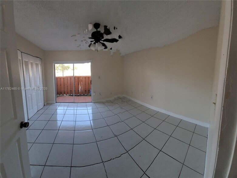 Building Photo - 7155 Miami Lakes Dr