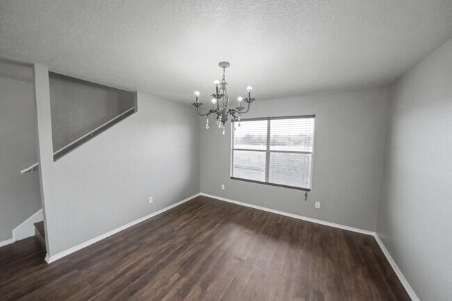 Building Photo - Spacious Cul-de-Sac Home with Greenbelt Privacy - Realtor Commission: $500