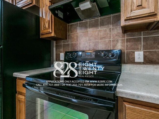 Building Photo - Spacious 2 Bed/1.5 Bath Norman Townhome Du...