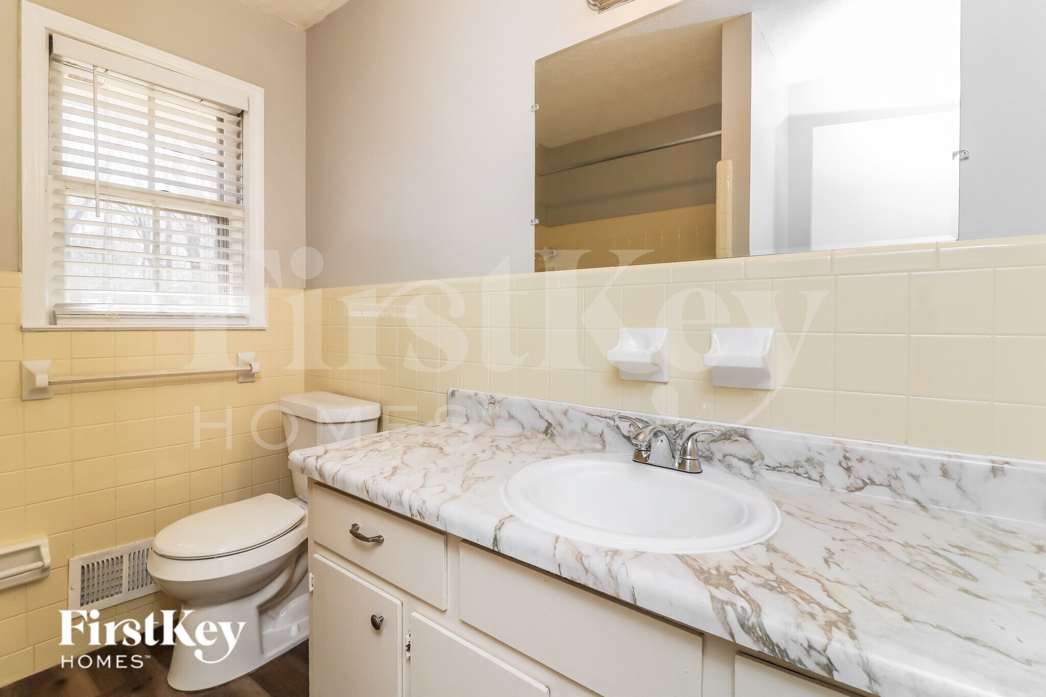 Building Photo - 581 Carlouetta Rd