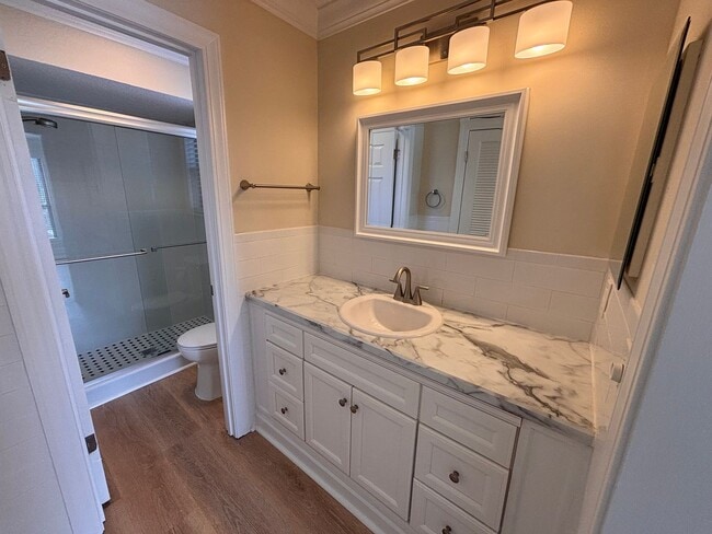 Building Photo - 2 Bed 2 Bath Luxury Waterfront Townhome with Screened Lanai & Garage!