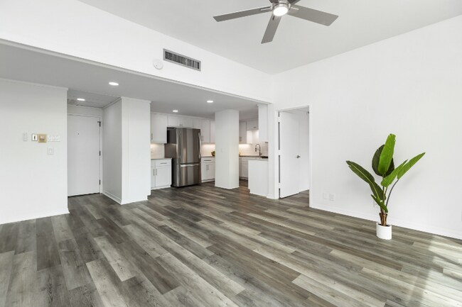 Building Photo - 4600 Ocean Dr