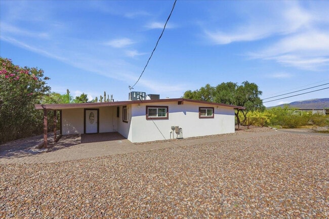 Building Photo - 38466 N Basin Rd