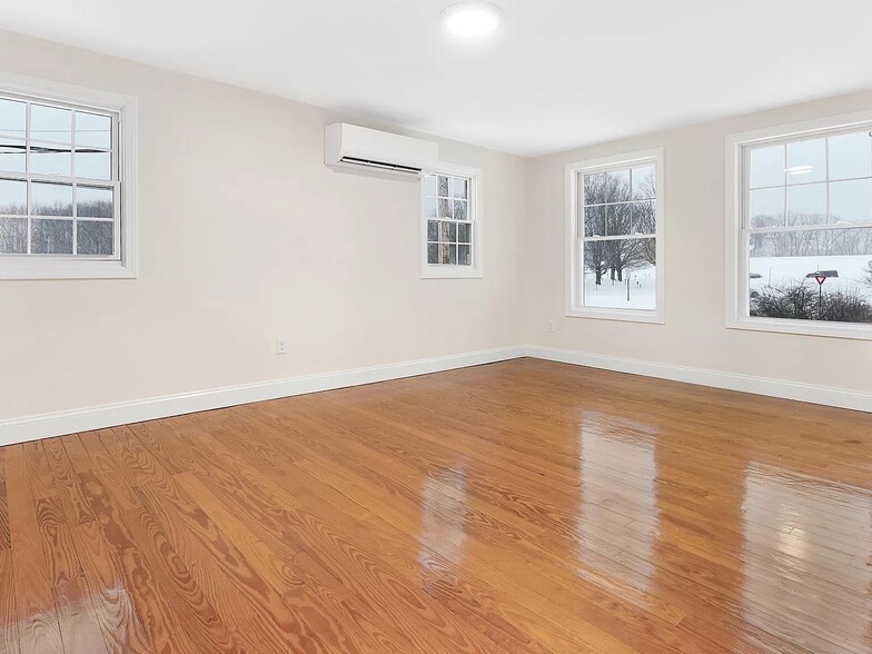 Building Photo - 41 Lotts Dr