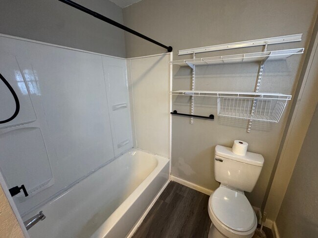 Building Photo - Cozy Updated 2-Bed Home with Garage