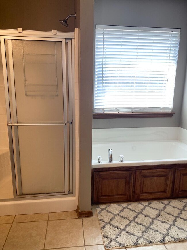 Building Photo - Beautiful 3 bed, 2 bath Home in East Moore with Bonus Room!