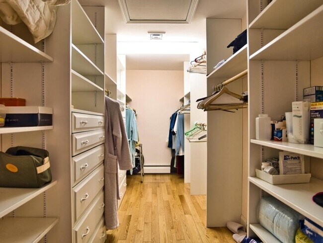 Building Photo - 149 Nanaquaket Rd