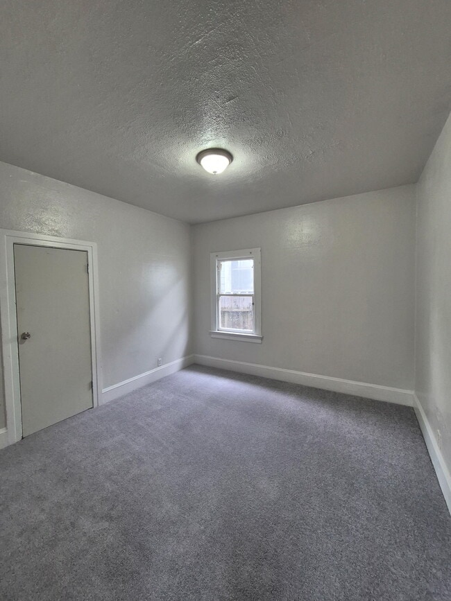 Building Photo - 4016 Penniman Ave