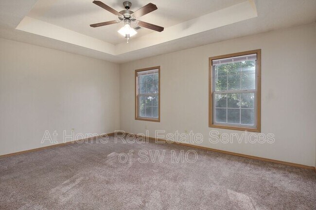Building Photo - 1128 N Westwood Ave
