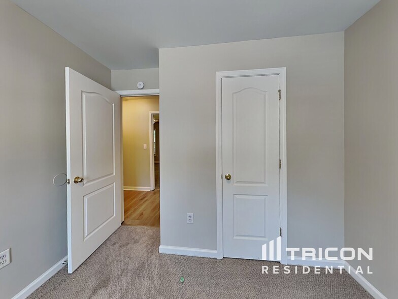 Building Photo - 2979 Rolling Ln