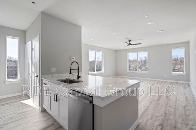 Building Photo - 948 S Corinth St Rd