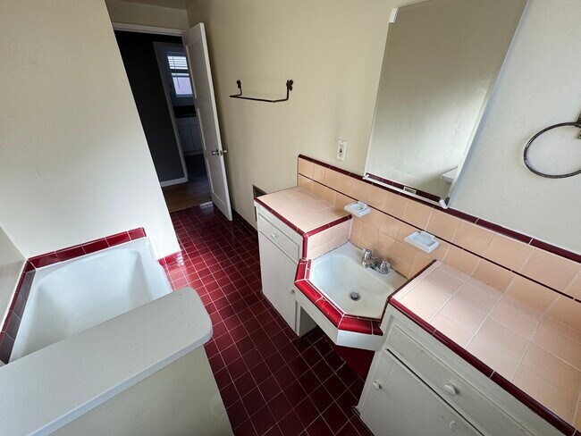 Building Photo - 9217 Alcott St