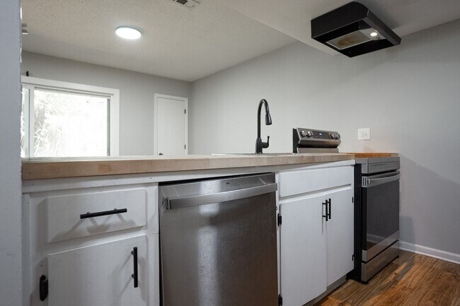 Building Photo - 2398 Winston Way