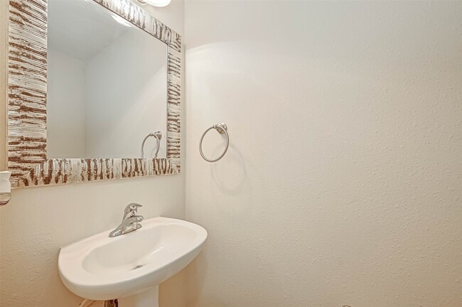 Building Photo - 16635 Bishop Knoll Ln