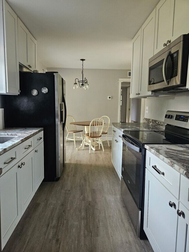 Building Photo - Lots of updates!