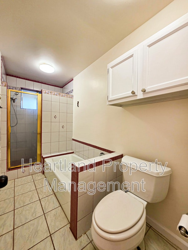 Building Photo - 778 N Glen Oaks Dr