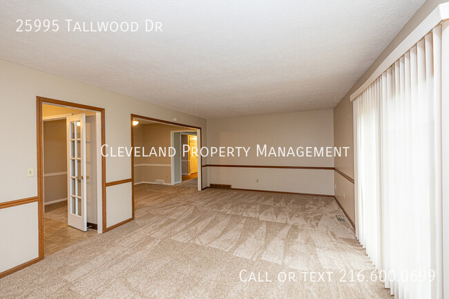 Building Photo - 25995 Tallwood Dr