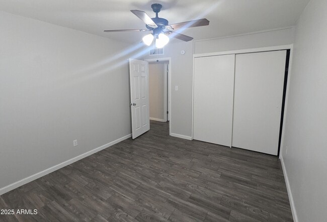 Building Photo - 8127 E Mitchell Dr