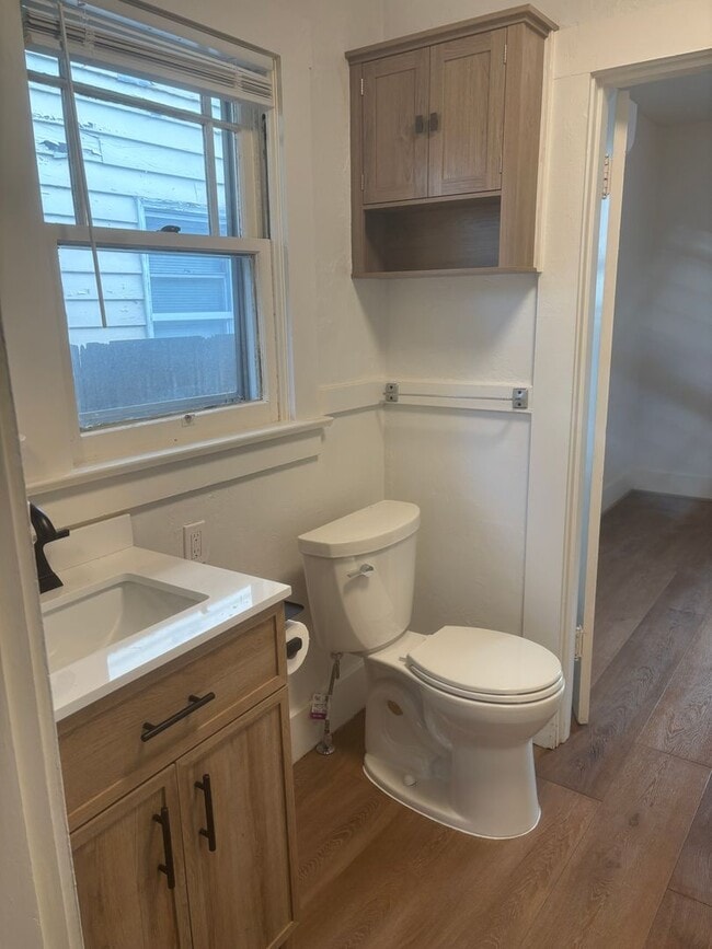 Building Photo - 2 Bedroom 1 Bath single family home