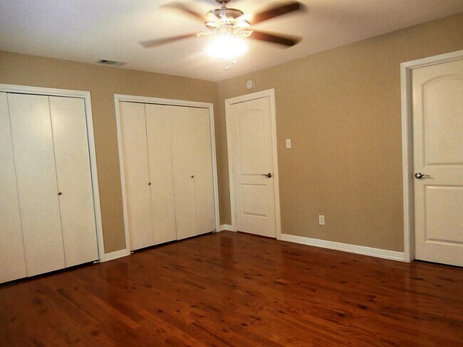 Building Photo - 5800 Lumberdale Rd