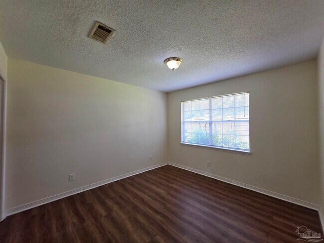 Building Photo - 6942 Falcon Dr