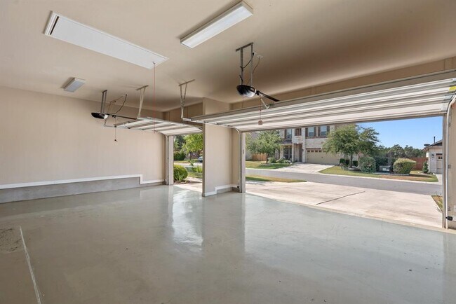 Building Photo - 880 Wild Rose Dr