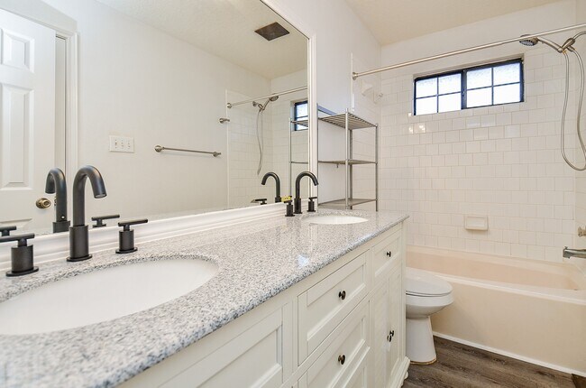 Building Photo - 13837 Purplemartin St