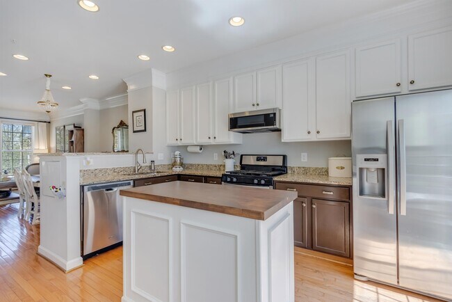 Building Photo - 11429 Log Ridge Dr